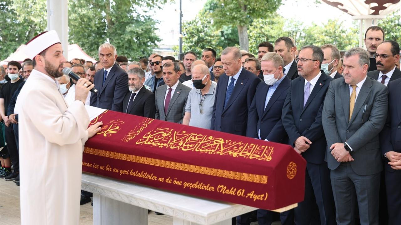 Göksel Gümüşdağ’ın annesi son yolculuğuna uğurlandı