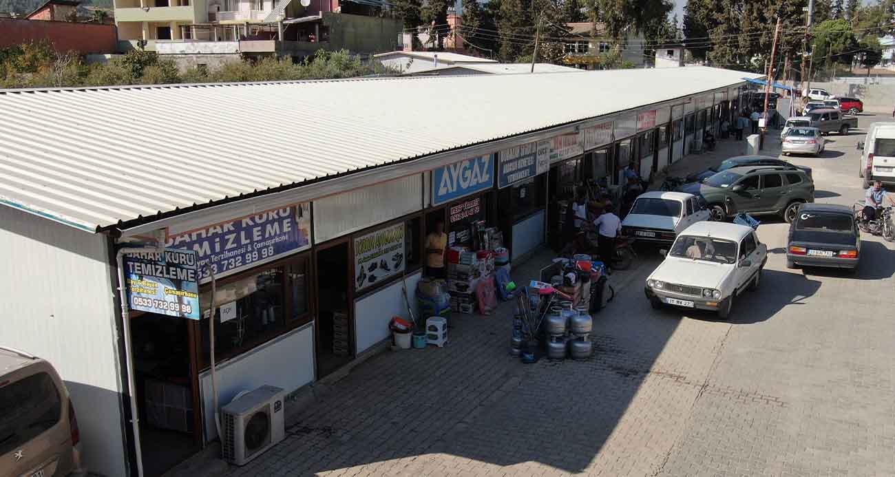 Enkaz kentte ücretsiz iş yerleri depremzede esnafa can suyu oldu