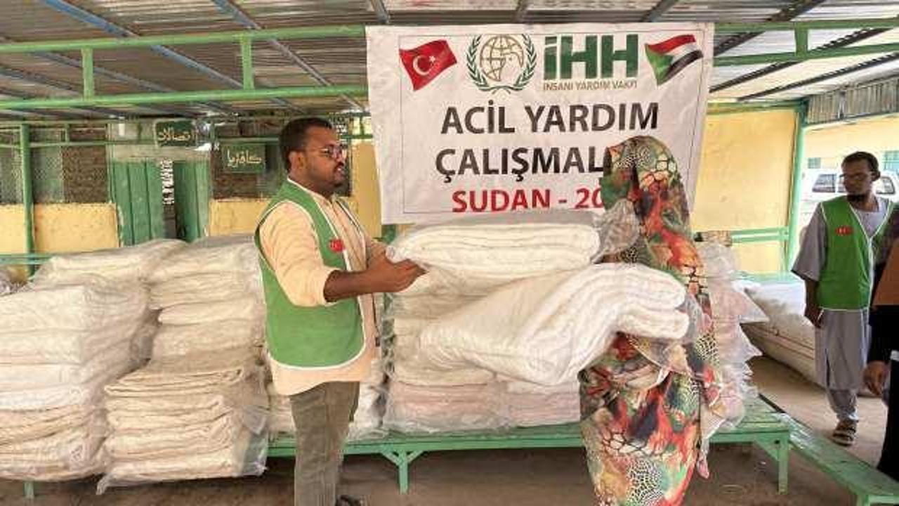 İHH’nın Sudan’a gönderdiği yardımlar dağıtılıyor