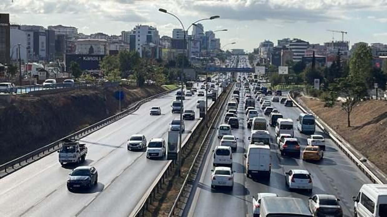 İstanbul’da haftanın ilk günü trafik yoğunluğu yaşanıyor