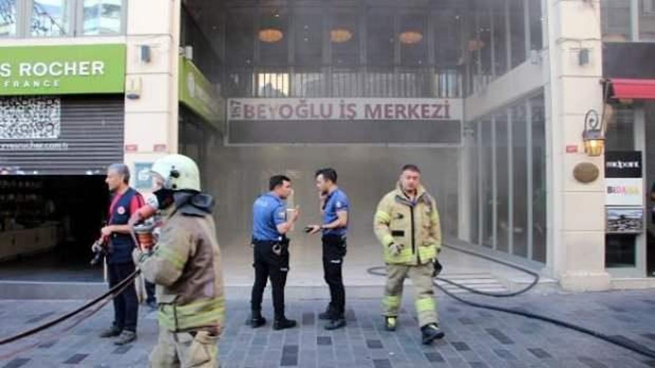 İstiklal Caddesi’nde 8 katlı iş merkezinde yangın