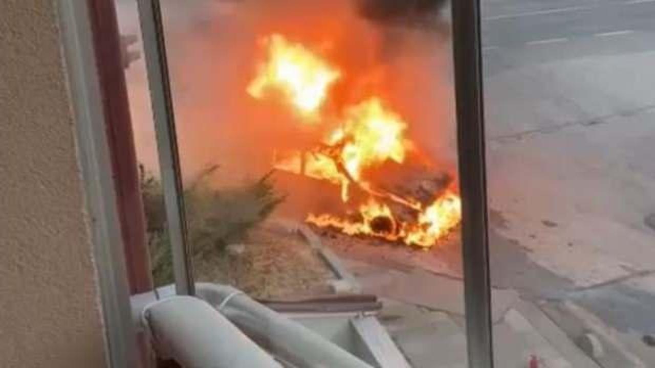 Kırmızı ışıkta beklerken alev topuna döndü