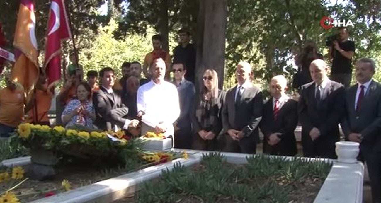 Metin Oktay, vefatının 32. yıl dönümünde kabri başında anıldı