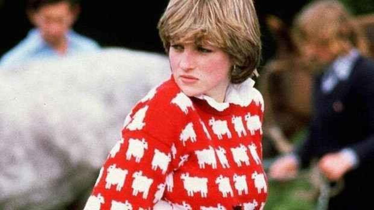 Prenses Diana’nın ‘kara koyun’ kazağı, 1 milyon dolardan fazlaya satıldı