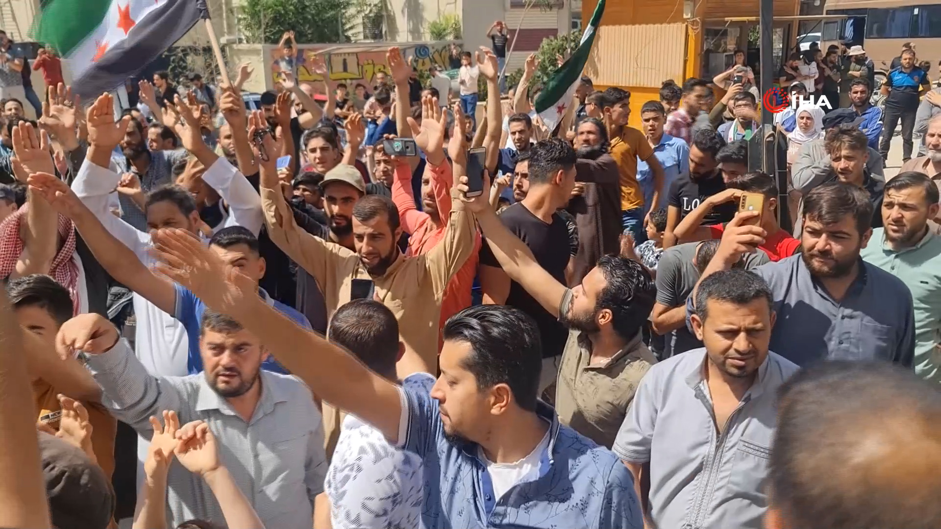 Azez’de halk terör örgütü PKK’yı protesto etti