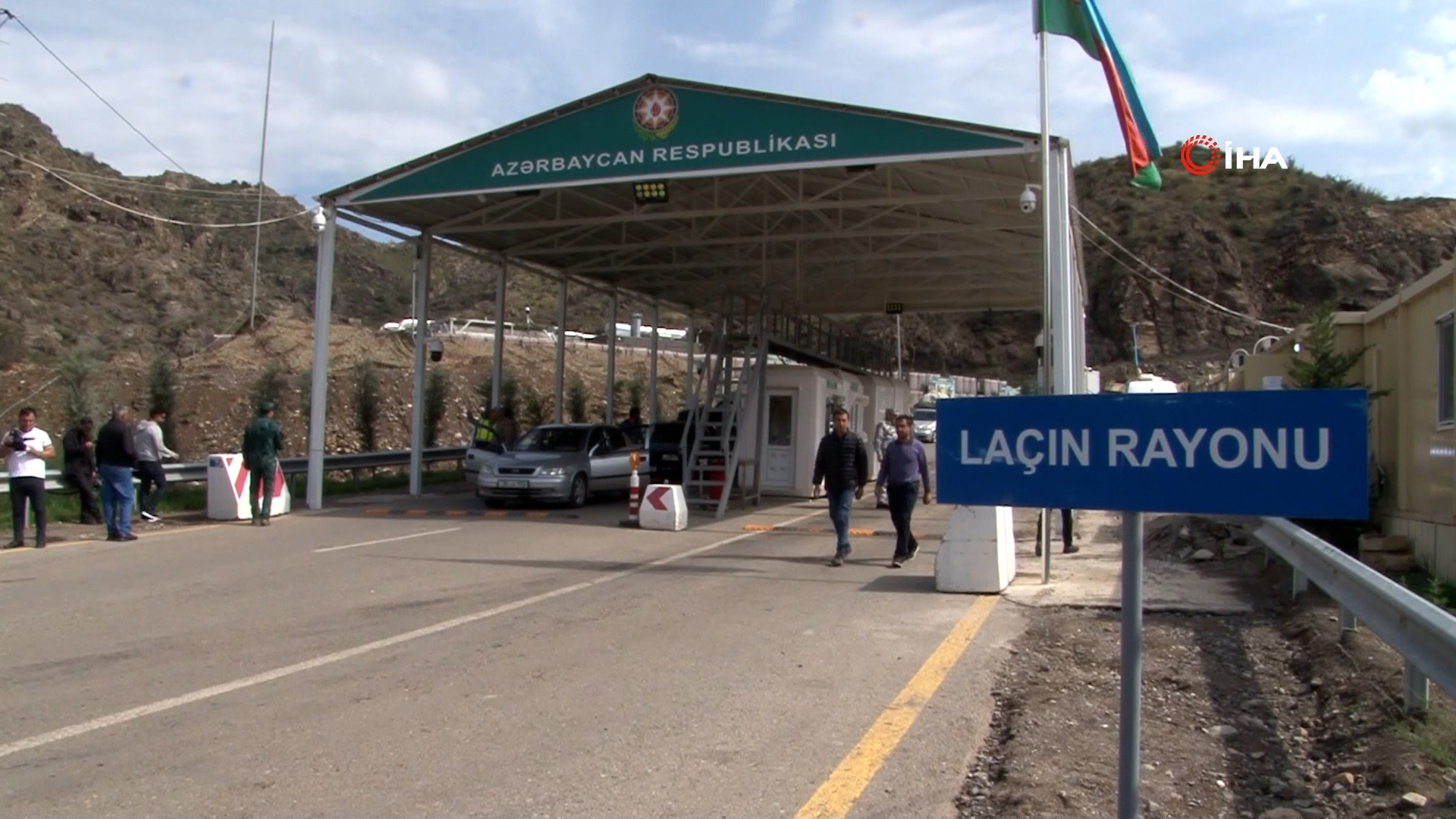 Azerbaycan, Karabağ’ı terk etmek isteyen Ermenilere güvenli geçiş sağlıyor