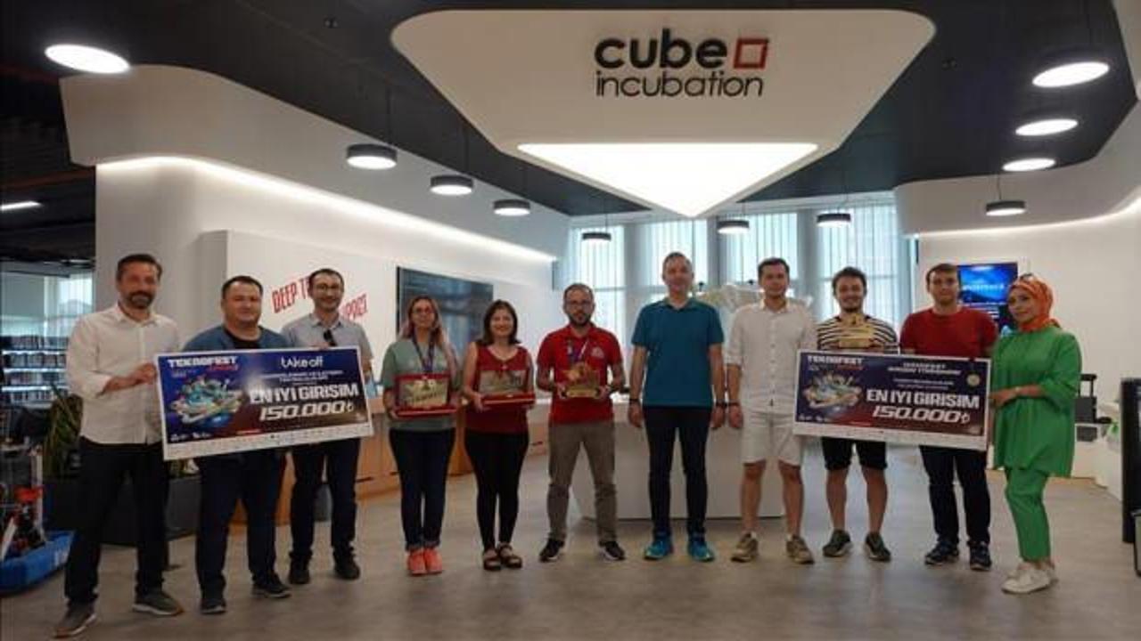 Teknopark İstanbul kuluçka merkezinin 8 girişimcisi TEKNOFEST Ankara’dan ödülle döndü