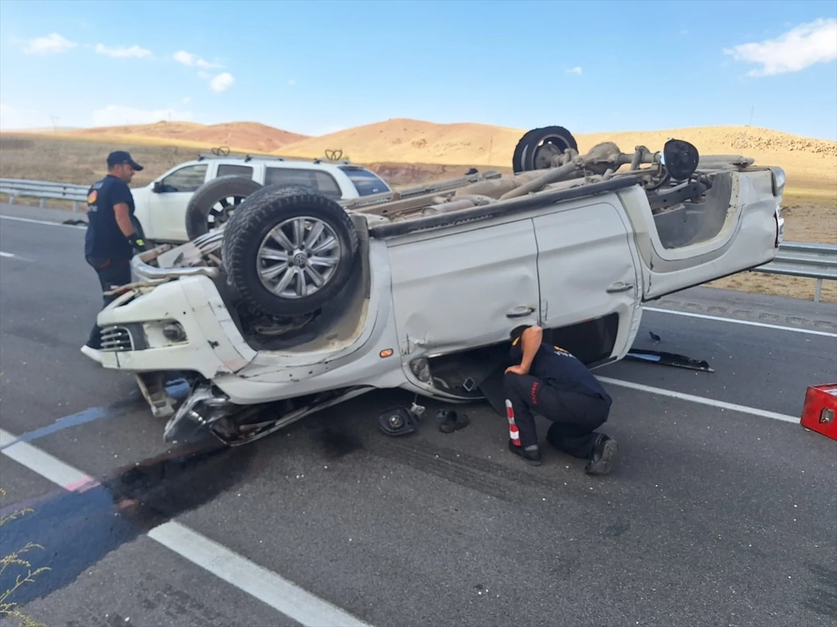 Van’da devrilen pikabın sürücüsü yaralandı