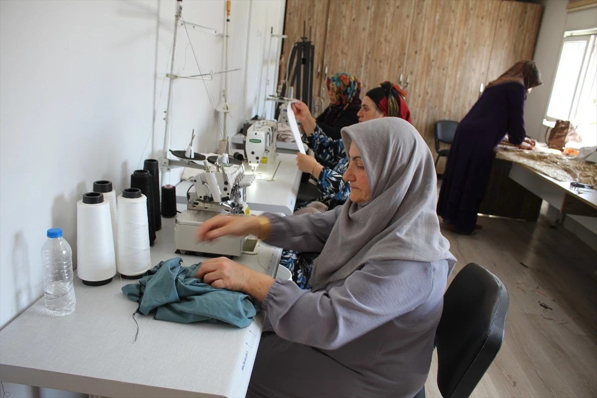 Vanlı kadınlar kooperatif bünyesindeki kursta meslek öğreniyor