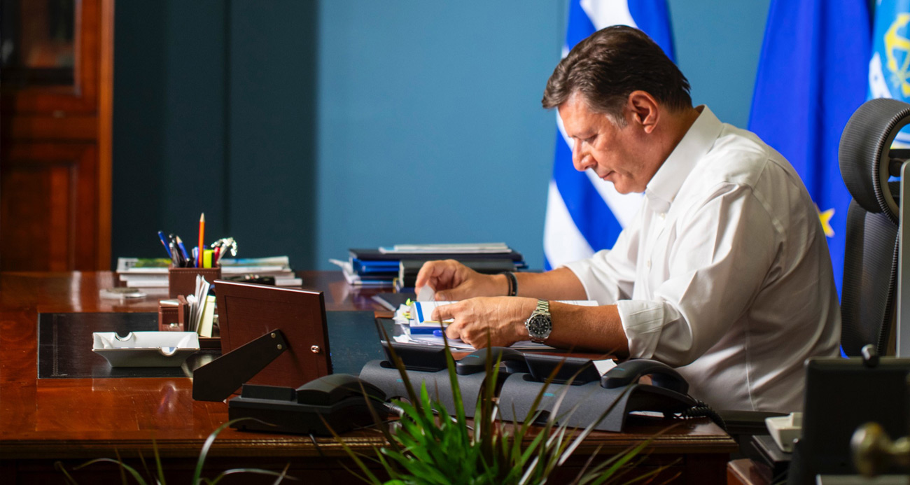 Yunan Bakan’dan feribottan itilen gencin ölümü sonrası istifa kararı