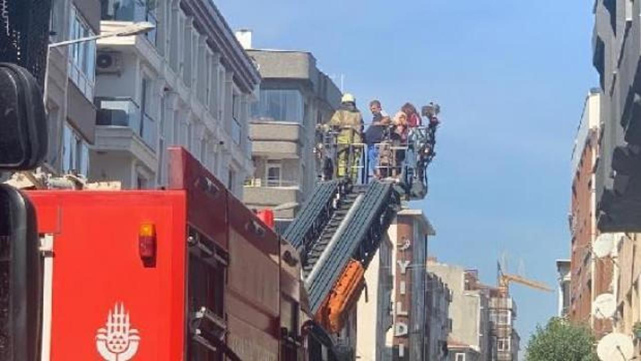 Zeytinburnu’nda 5 katlı binada yangın