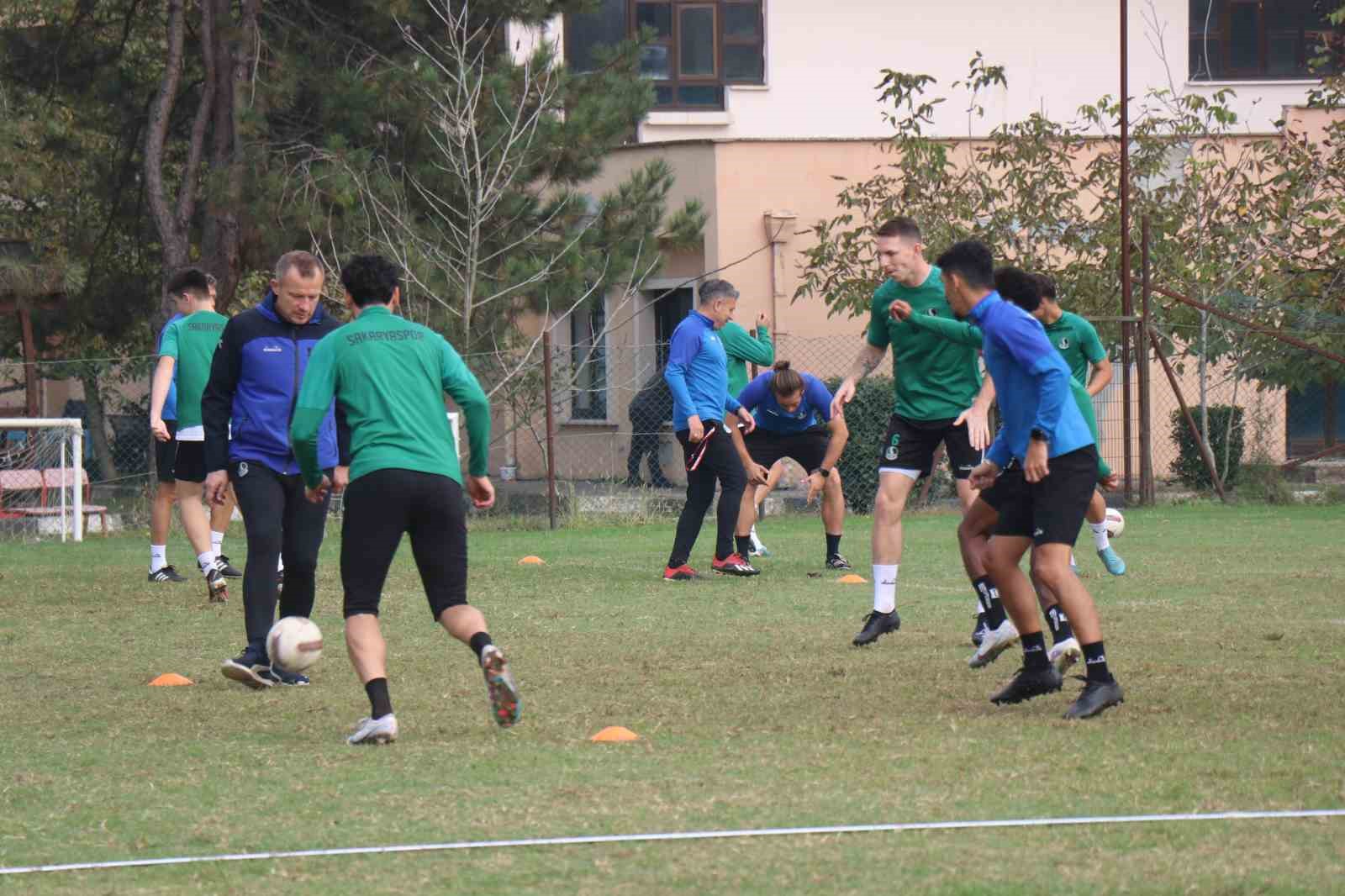 Sakaryaspor, Şanlıurfaspor mesaisine başladı