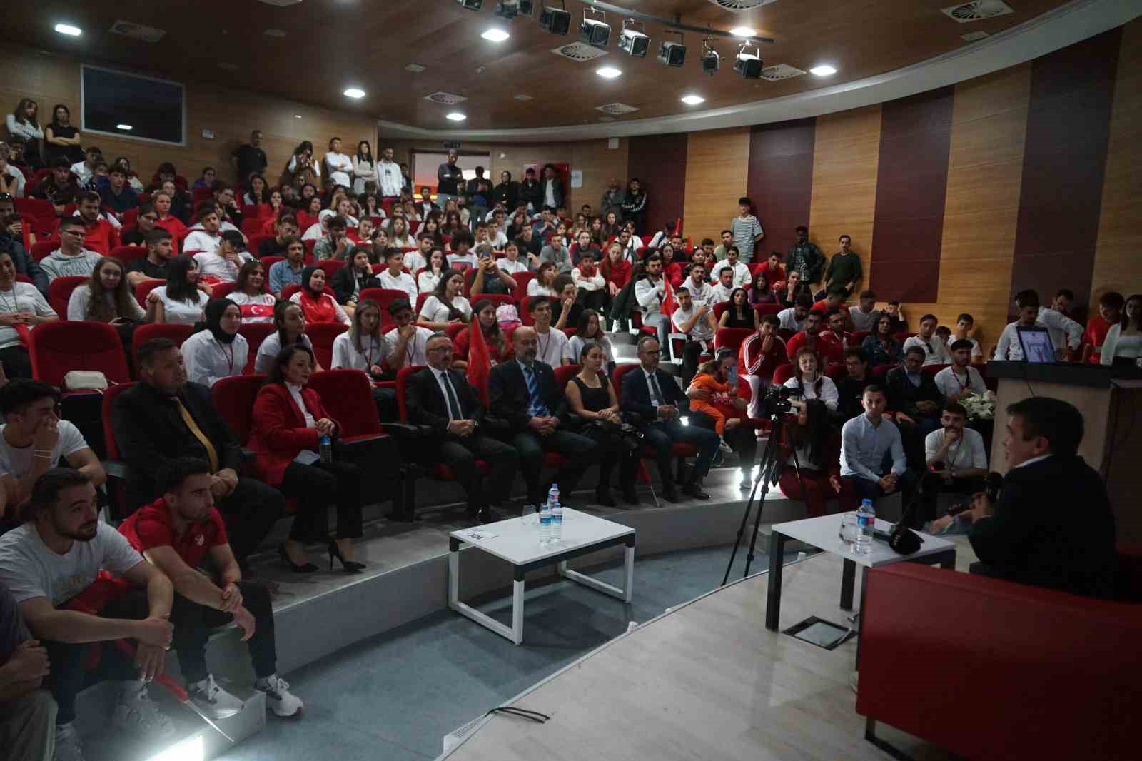 Halil Mutlu, Kastamonu’da üniversite öğrencileriyle buluştu