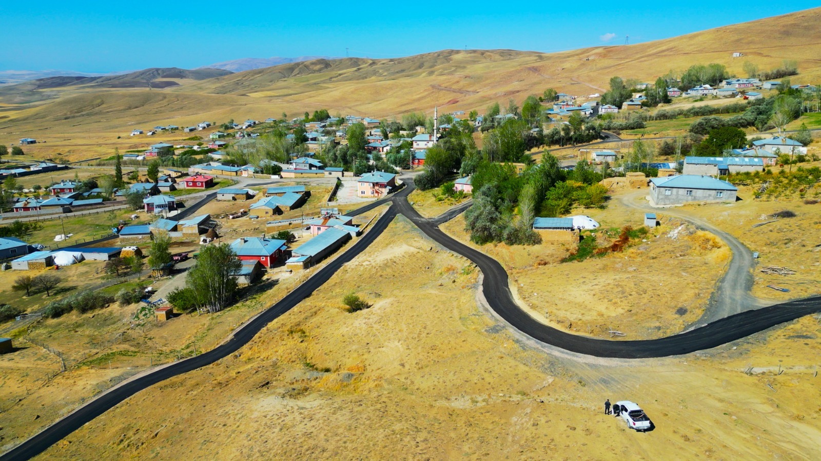 Tuşba’da asfalt çalışmaları devam ediyor
