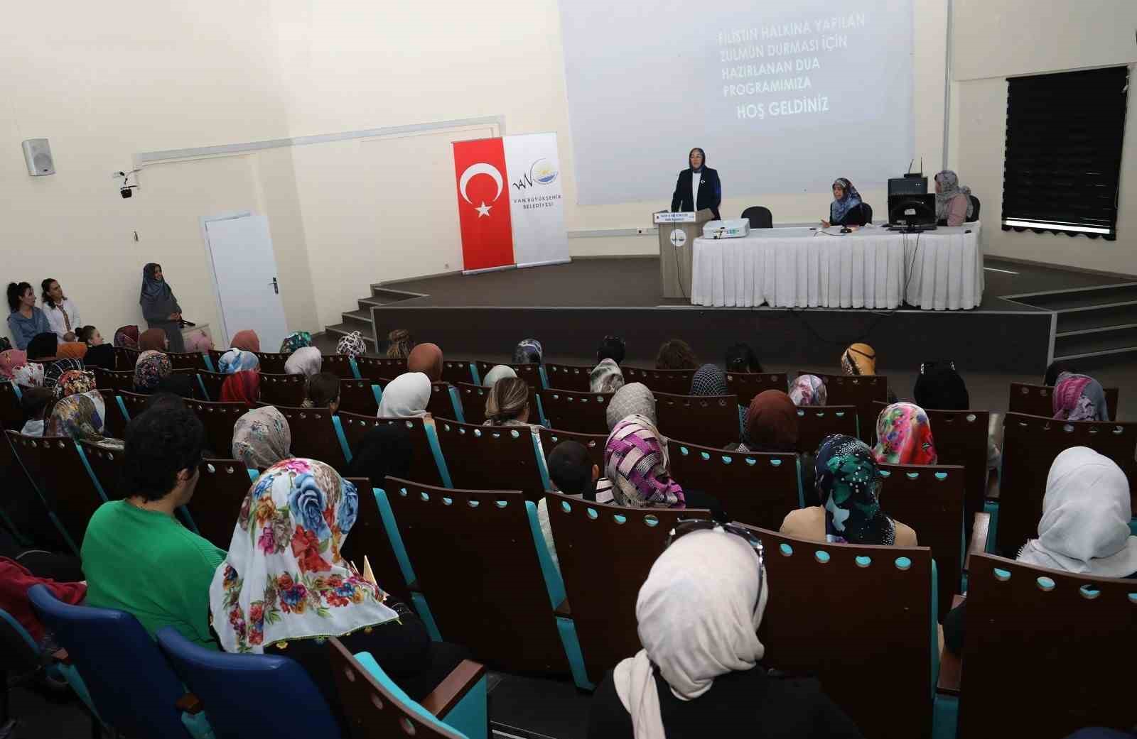 Vanlı kadınlar Filistin için dua etti