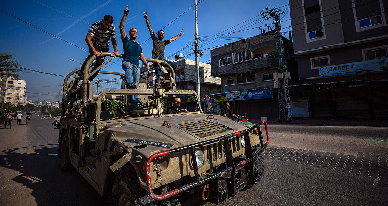 El Kassam Tugayları, İsrail askerlerini esir alıp tankları ele geçirdi
