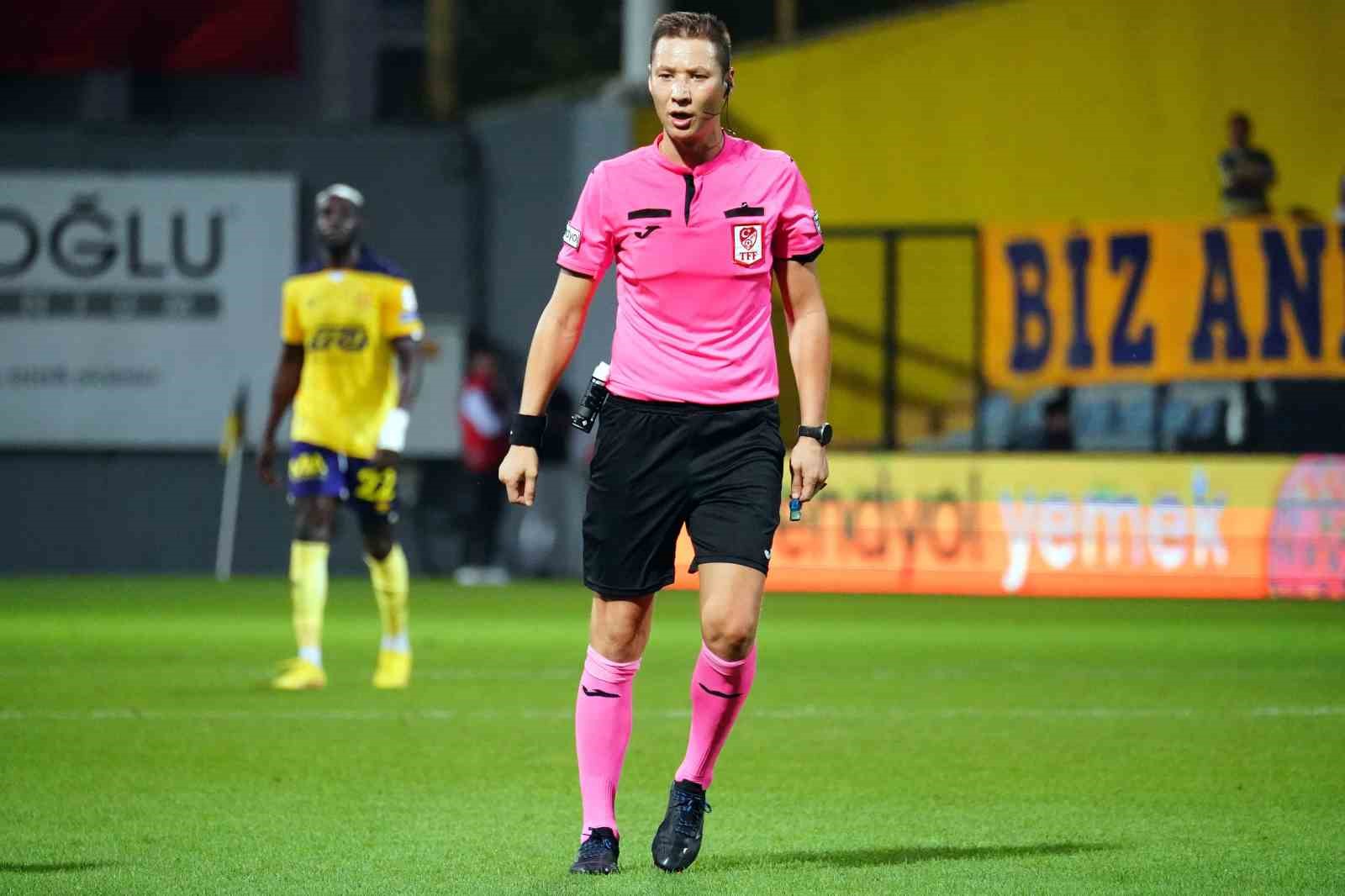 Pendikspor – Sivasspor maçında Turgut Doman düdük çalacak