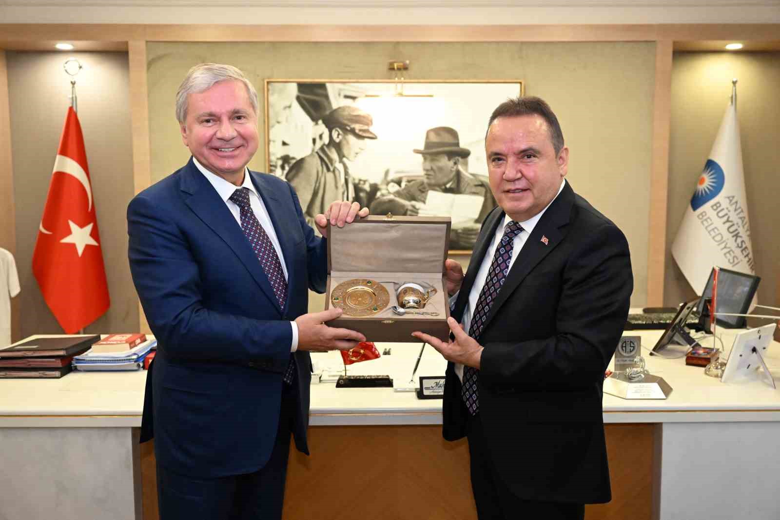 Antalya’ya gelen turist sayısı 14 milyona yaklaştı