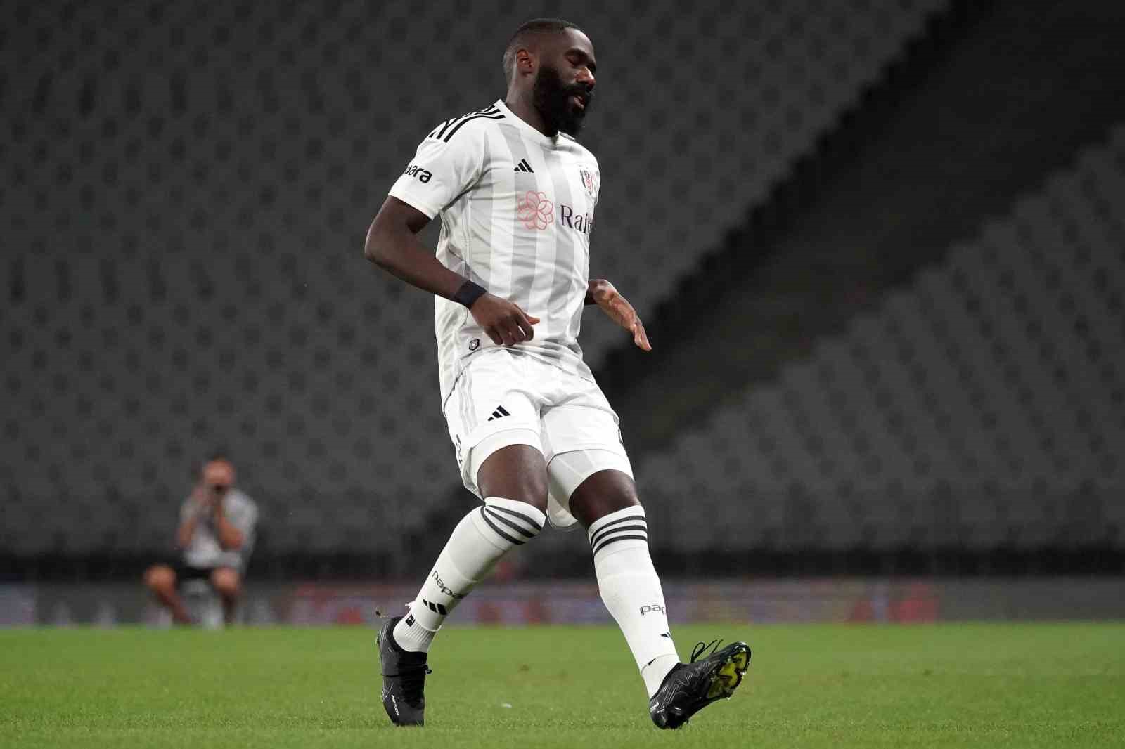 Arthur Masuaku’nun uyluk arka adalesinde gerilme ve ödem tespit edildi