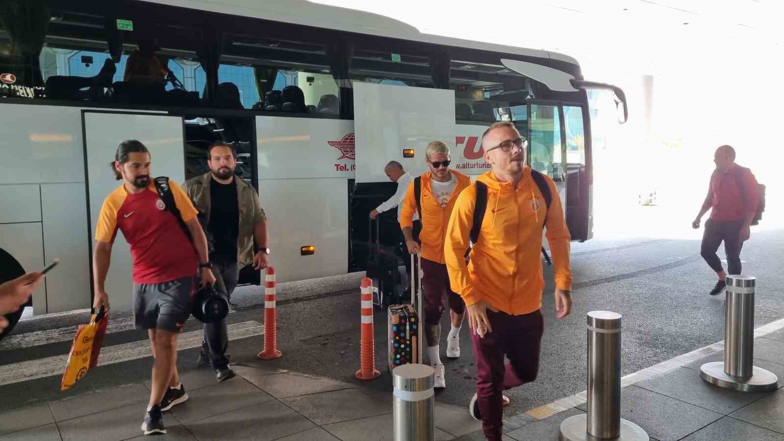 Galatasaray, Antalya’ya gitti