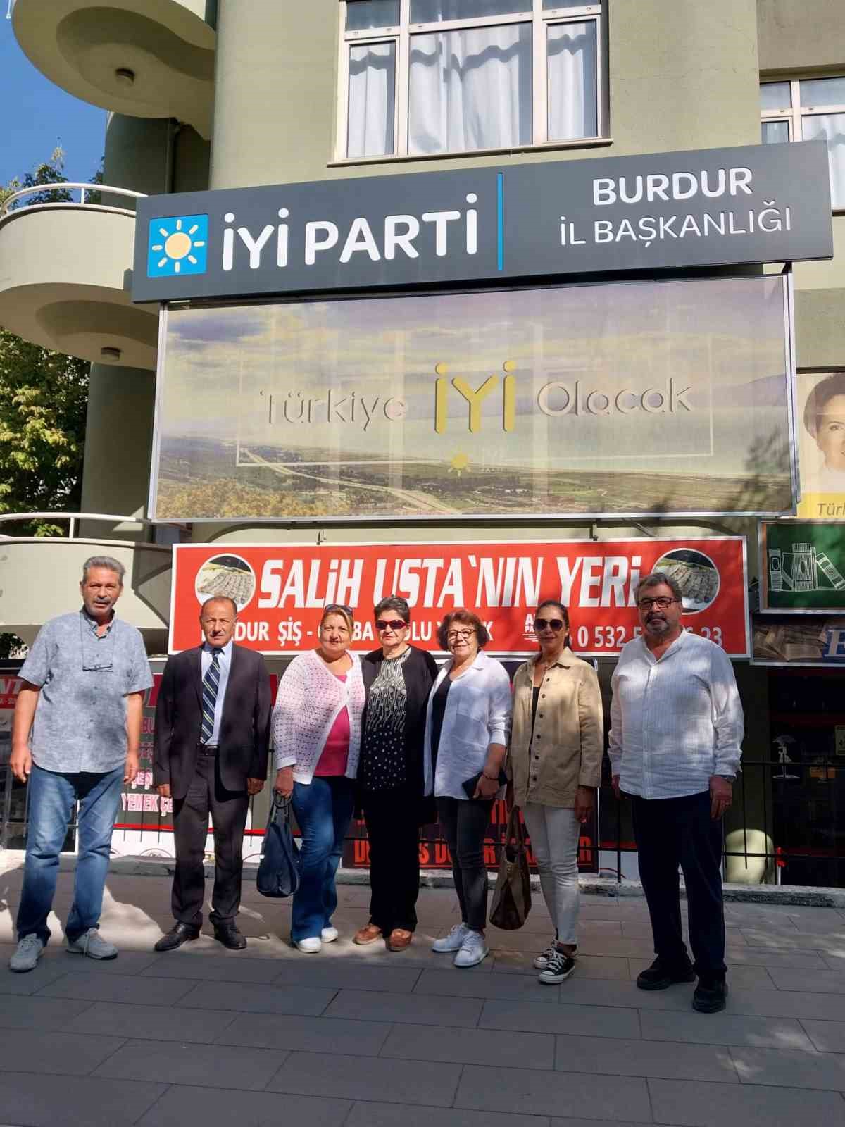 Burdur İYİ Parti’de 15 kişi istifa etti
