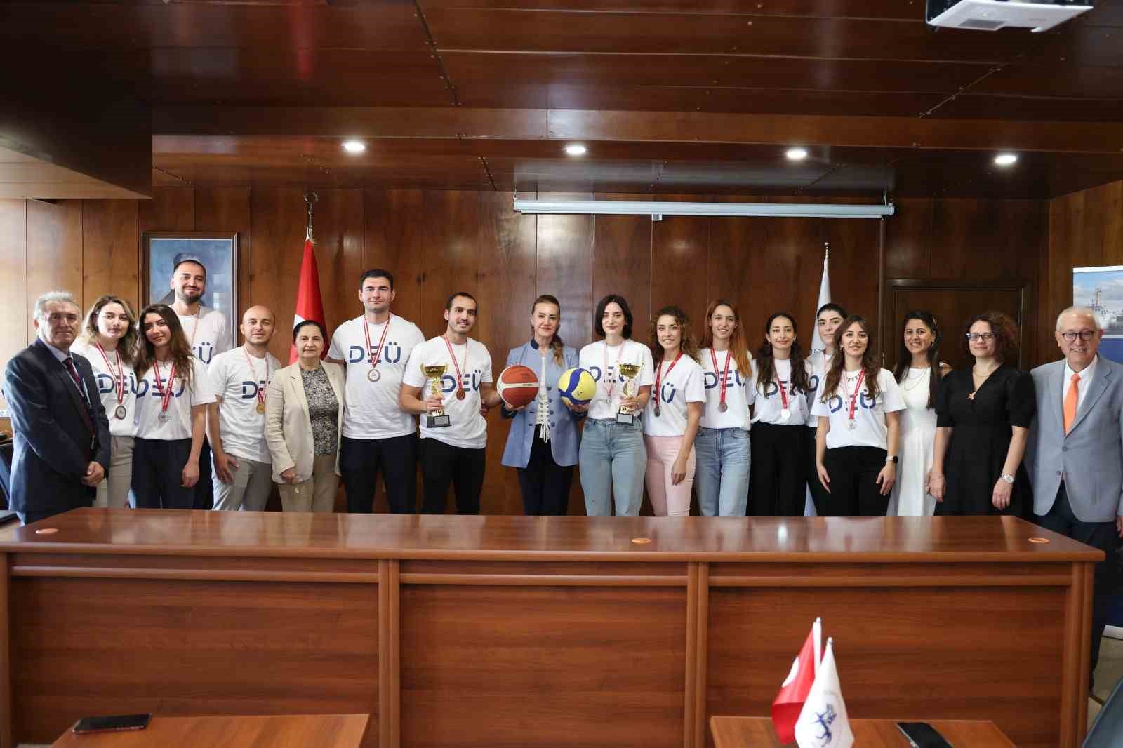 DEÜ’lü sağlıkçılar Kamu Spor Oyunları’na damga vurdu