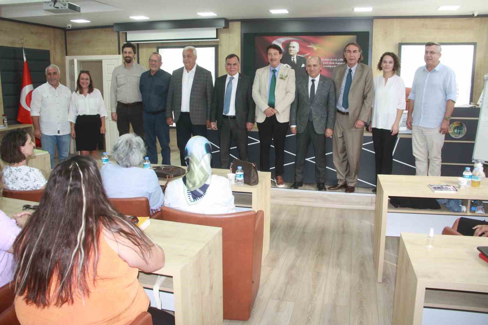 Kadın zeytin üreticilerine eğitim