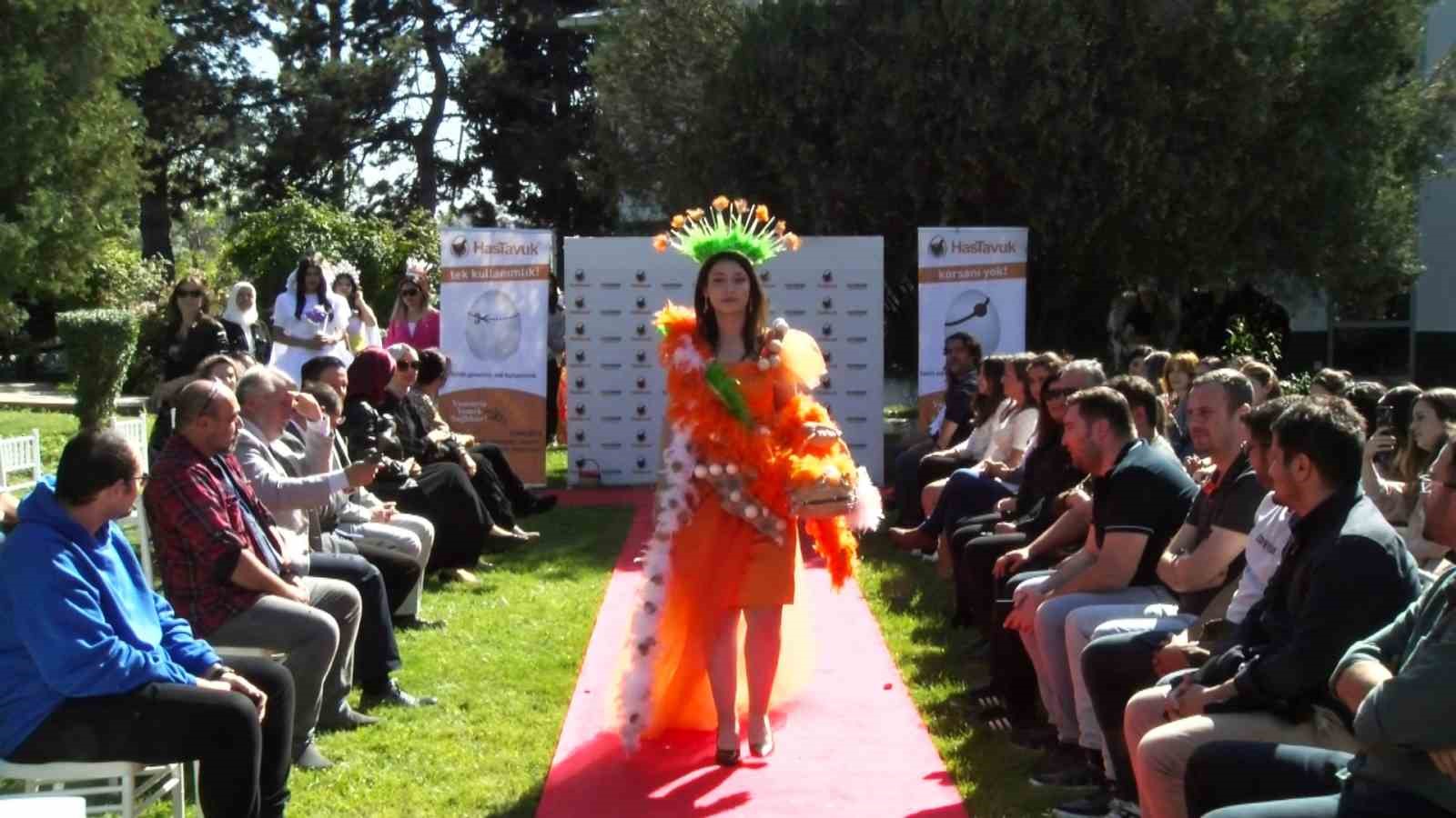 Yumurta gününe özel yumurta kabuklarından defile…