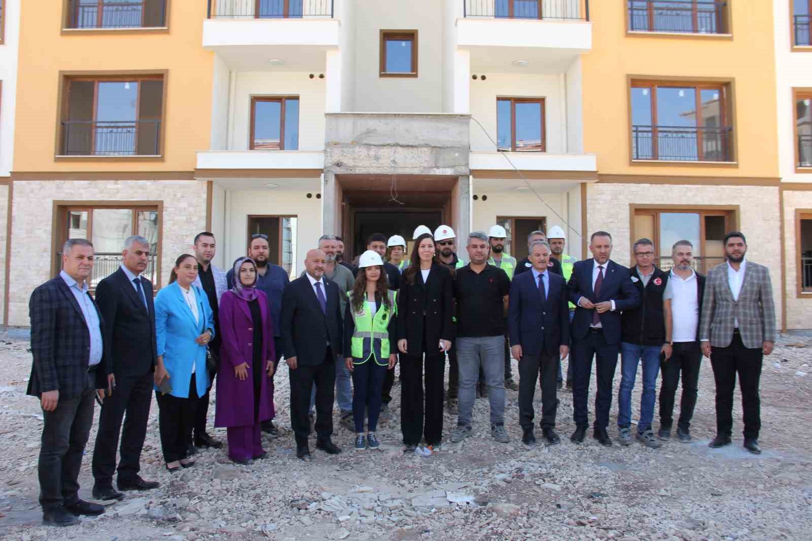 AK Parti Genel Başkan Yardımcısı Karaaslan: “Konut değil yaşam alanları yapıyoruz”