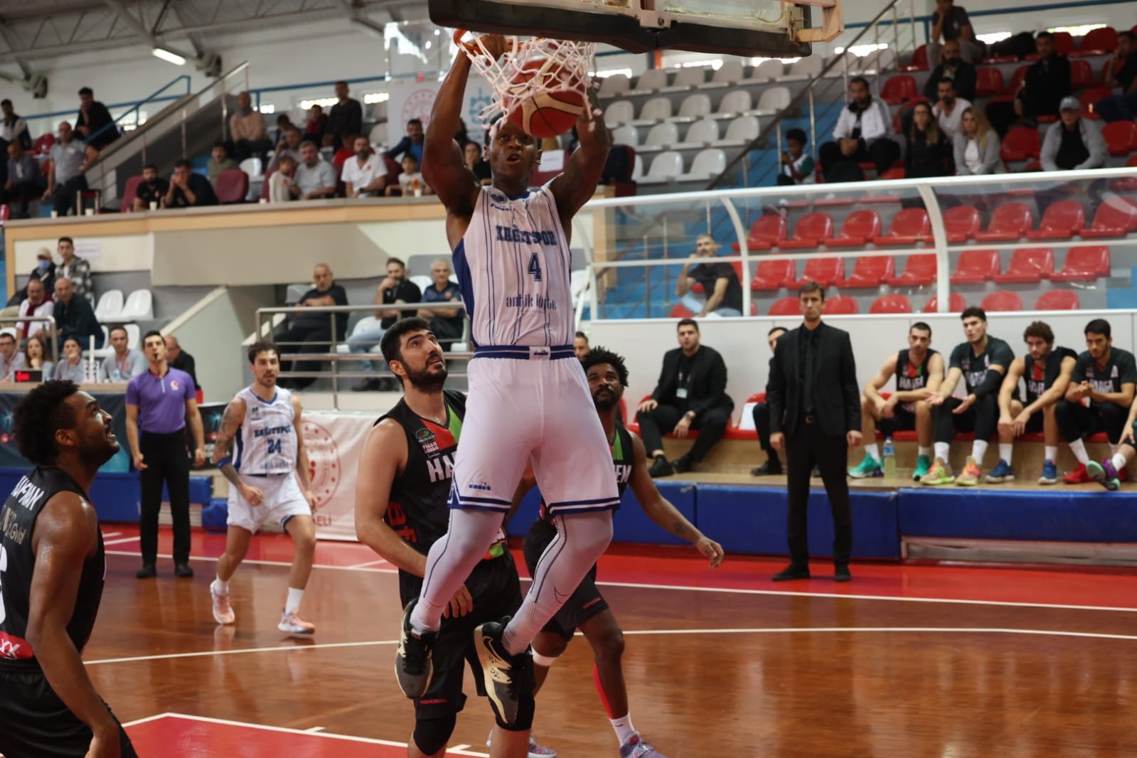 TBL: Kocaeli BŞB Kağıtspor: 80 – Harem Spor: 81