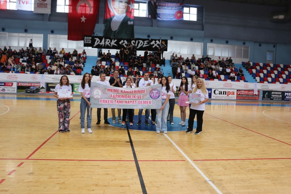 Meme Kanseri Farkındalık Ayı’nda basketbol maçı yaptılar