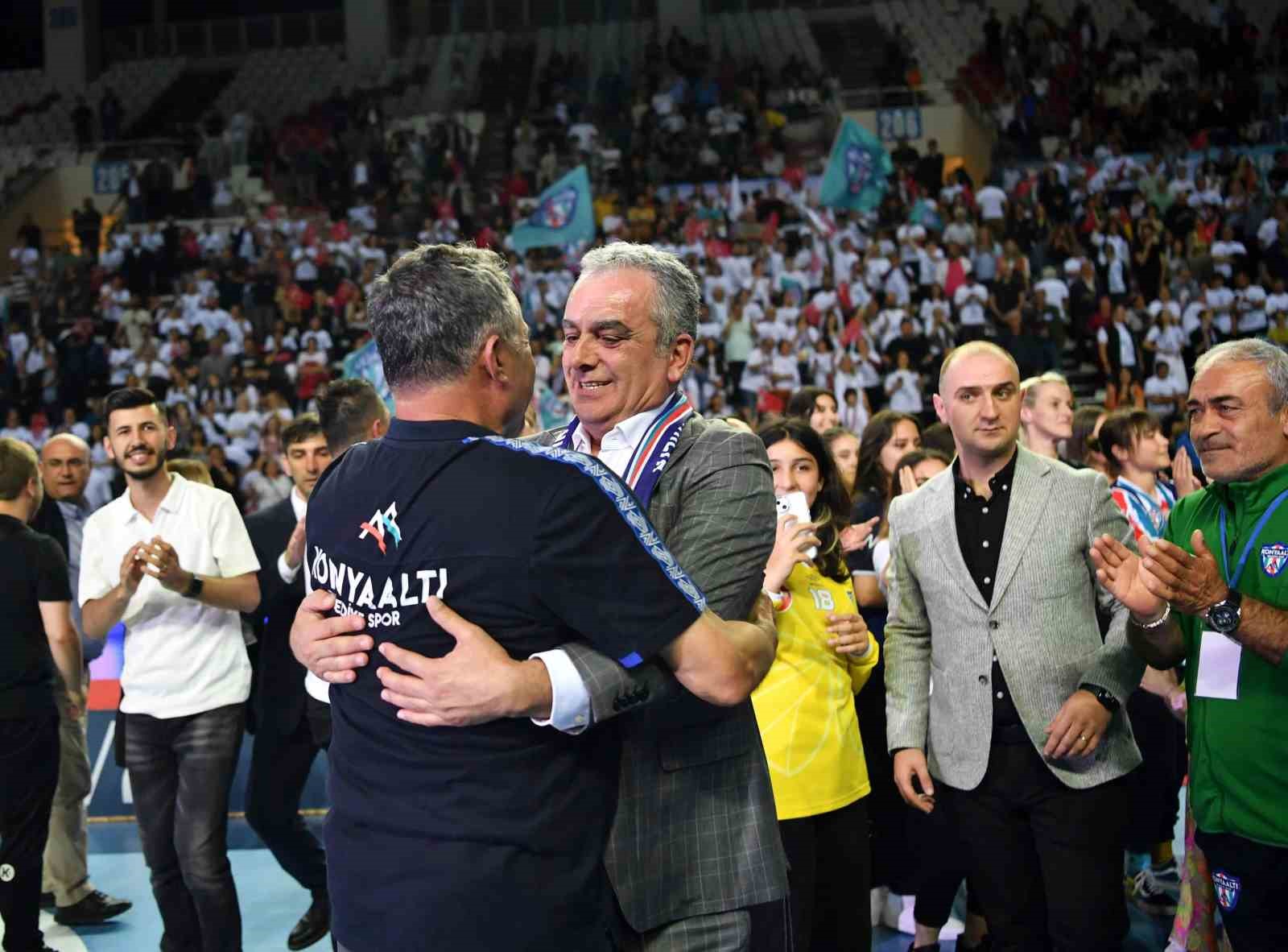 Türkiye’nin kadın hentbolde en iyisi Konyaaltı