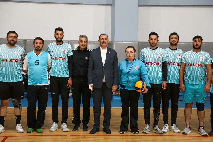 Gürpınar’da 100. Yıl Voleybol Turnuvası başladı