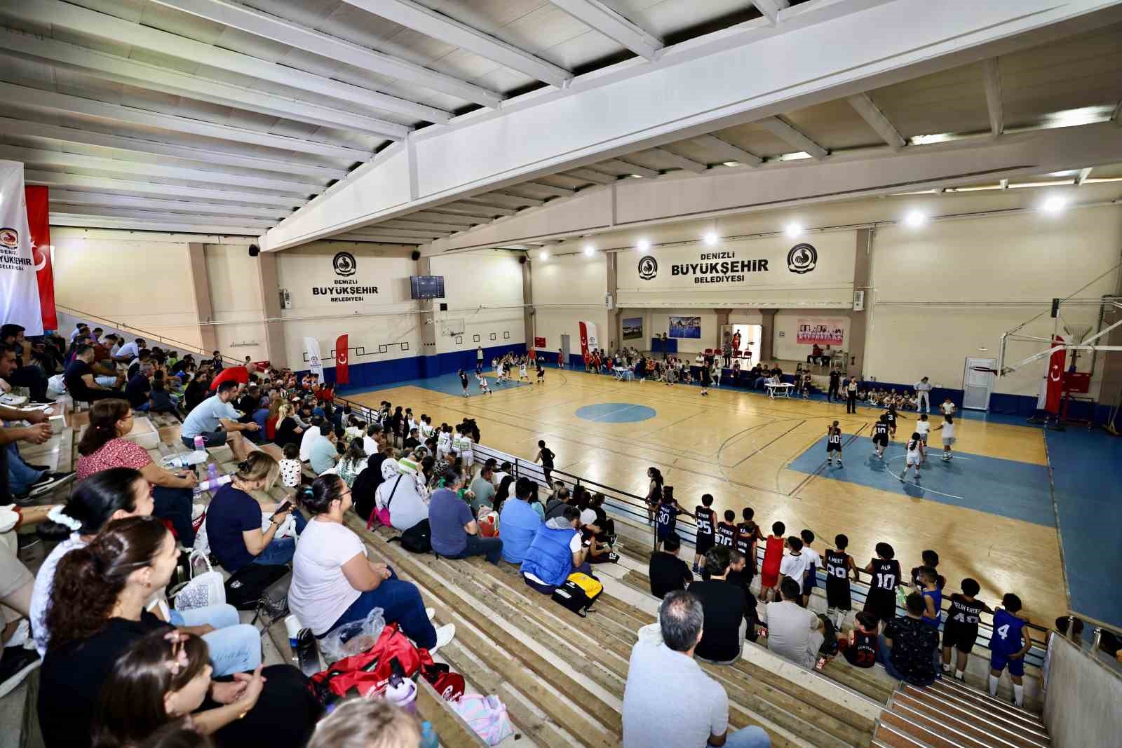 Denizli’de Cumhuriyetinin 100. yaşı coşkuyla kutlanıyor