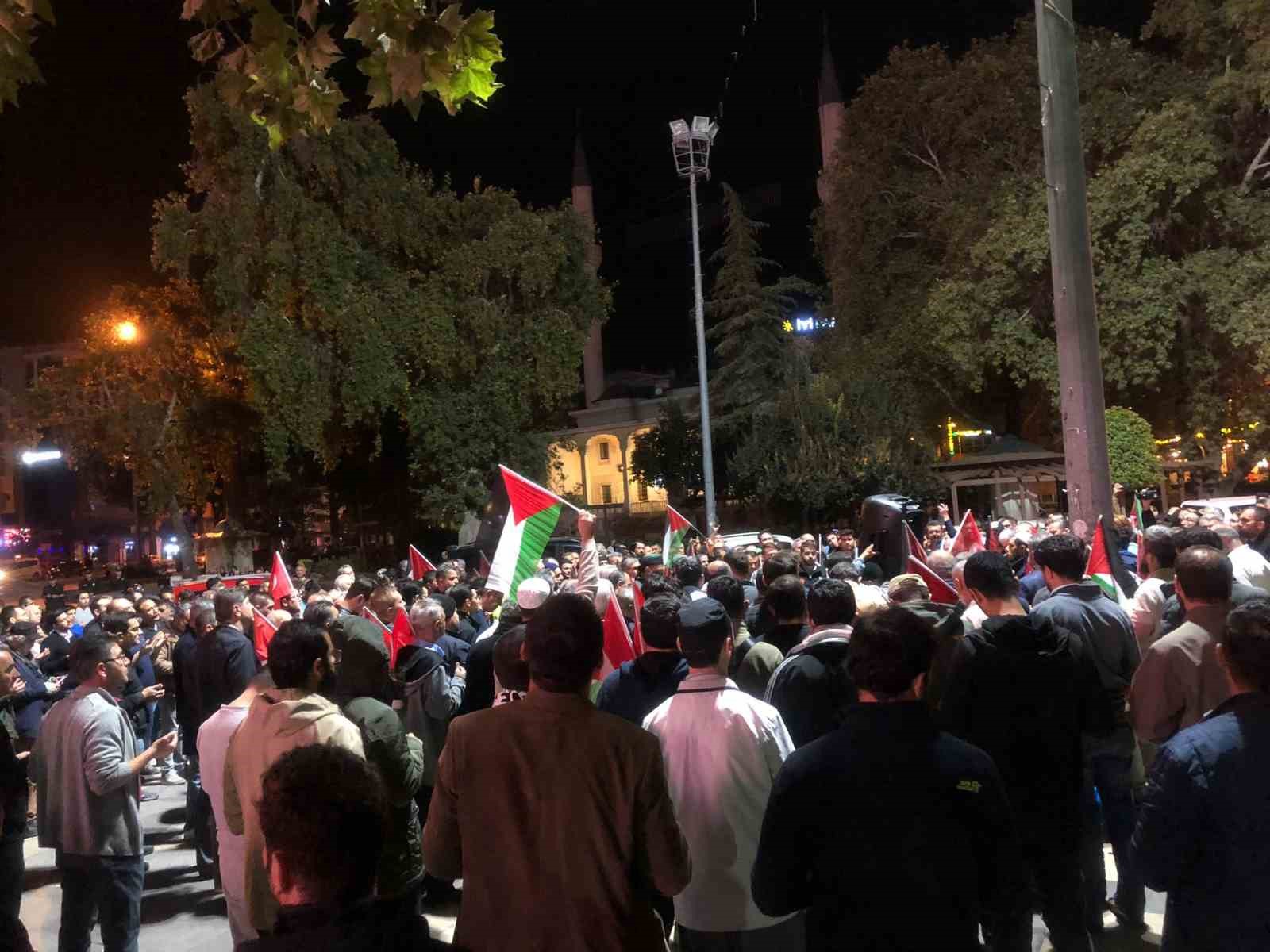 Denizli’de İsrail’in Gazze’deki hastaneye yönelik saldırısı kınandı