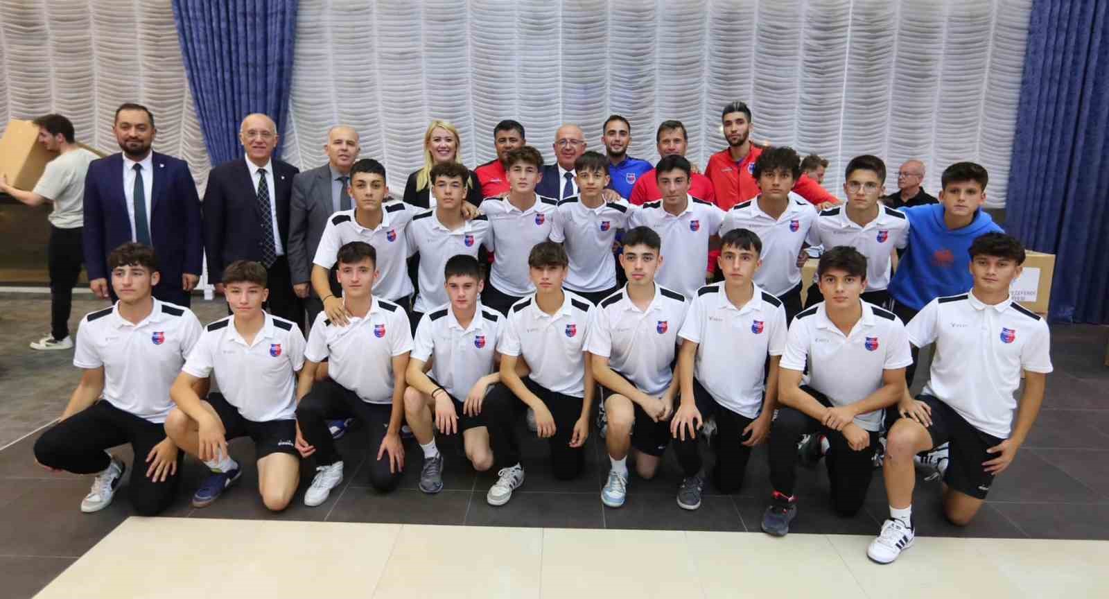 Merkezefendi’den amatör spor kulüplerine 1 milyon 500 bin liralık destek