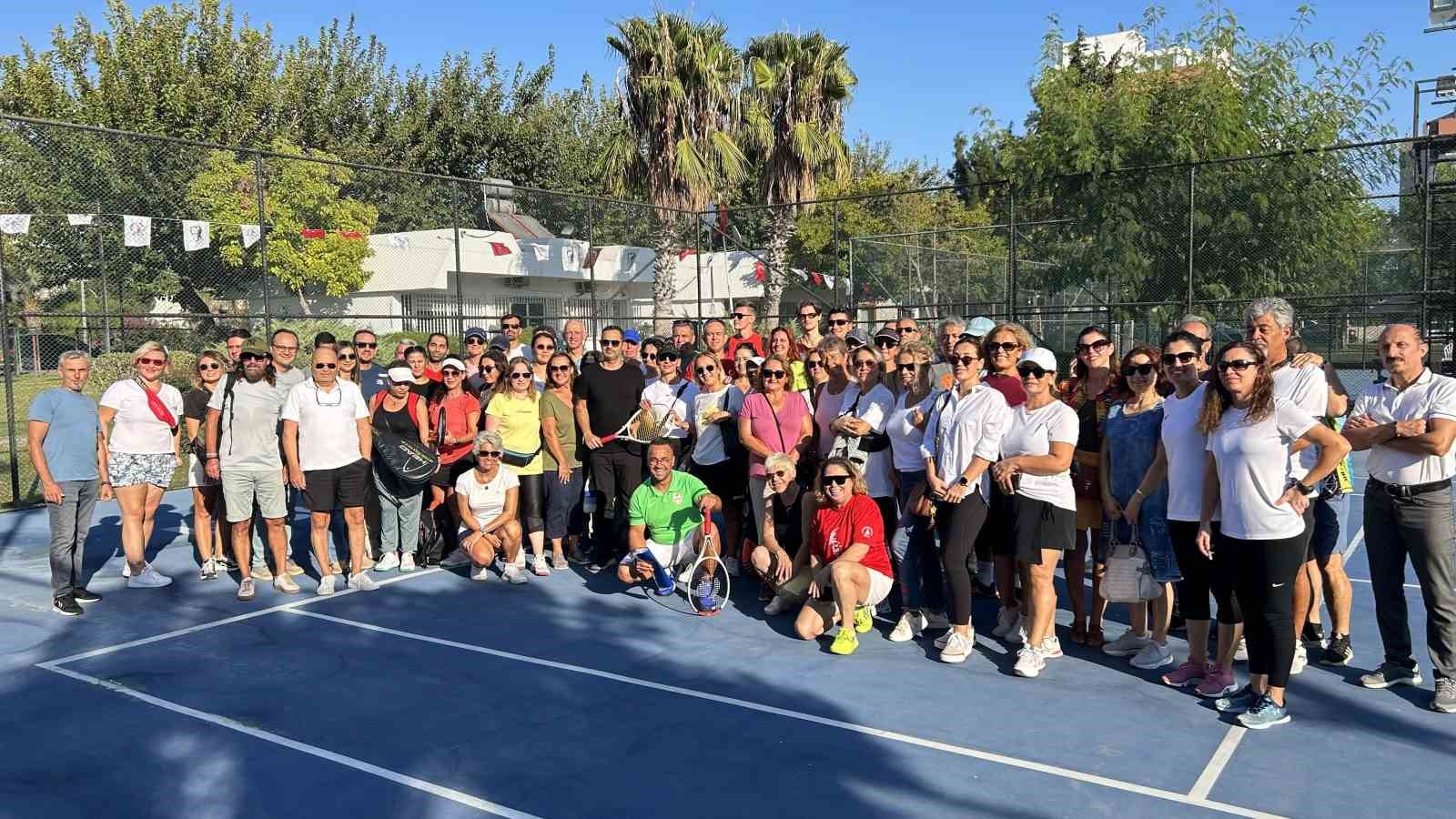 Muratpaşa’da tenis turnuvası başladı