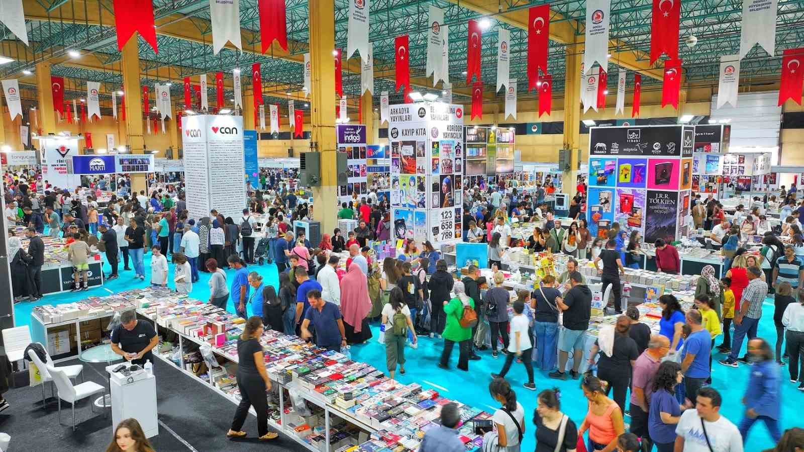 Denizli’de Kitap Fuarı’nda yazar yağmuru sürüyor