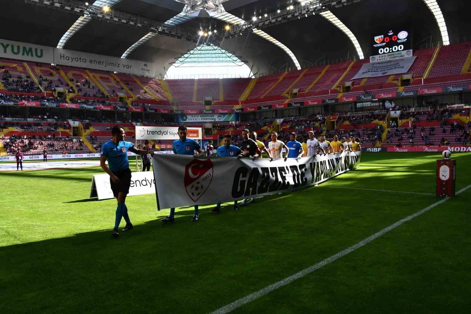 Trendyol Süper Lig: Kayserispor: 0 – Çaykur Rizespor: 0 (Maç devam ediyor)