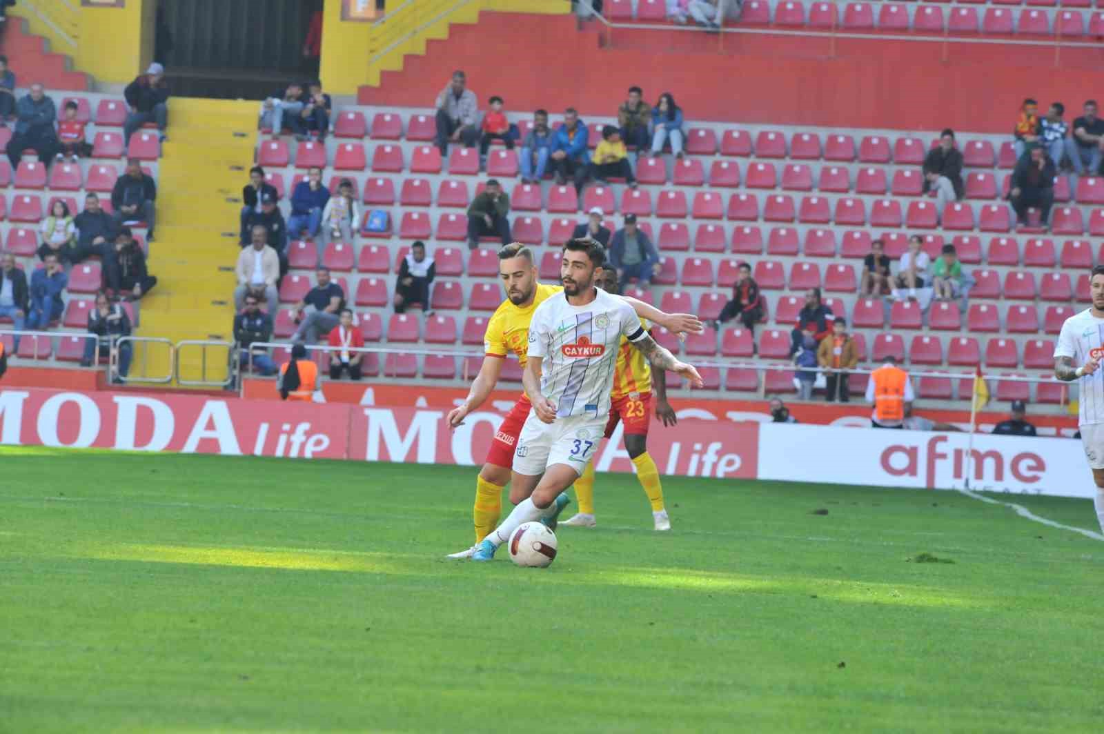 Trendyol Süper Lig: Kayserispor: 1 – Çaykur Rizespor: 0 (İlk yarı)