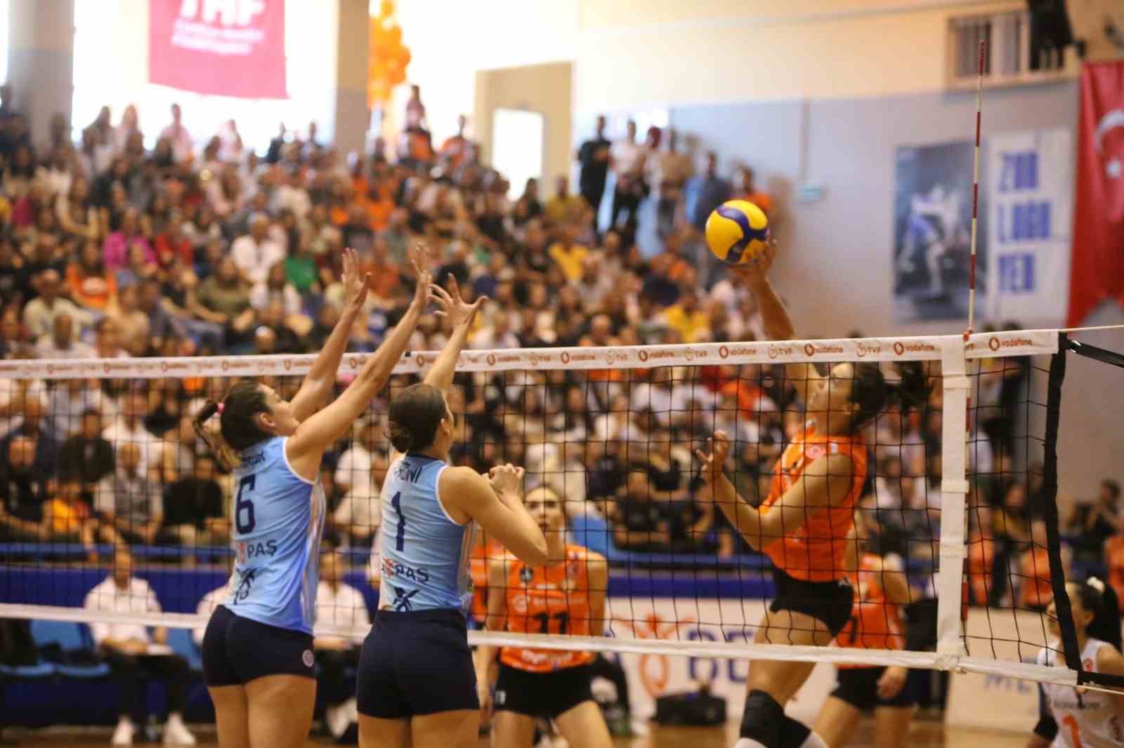 Sultanlar Ligi: Aydın Büyükşehir Belediyespor: 2 – Eczacıbaşı Dynavit: 3