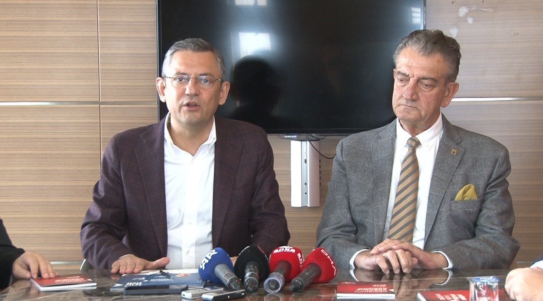 Özgür Özel delegelere seslendi: “Aklına, vicdanına güvendiğiniz insanlarla konuşun, gereğini yapın”