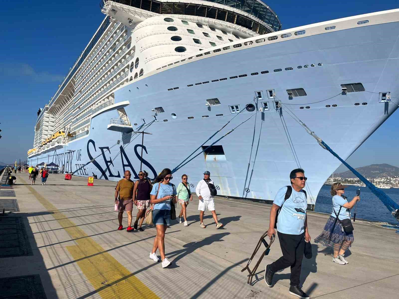 Tüm rotalar Bodrum’a çevrildi; Bodrum’a denizden gelen turist sayısı 100 bini geçti