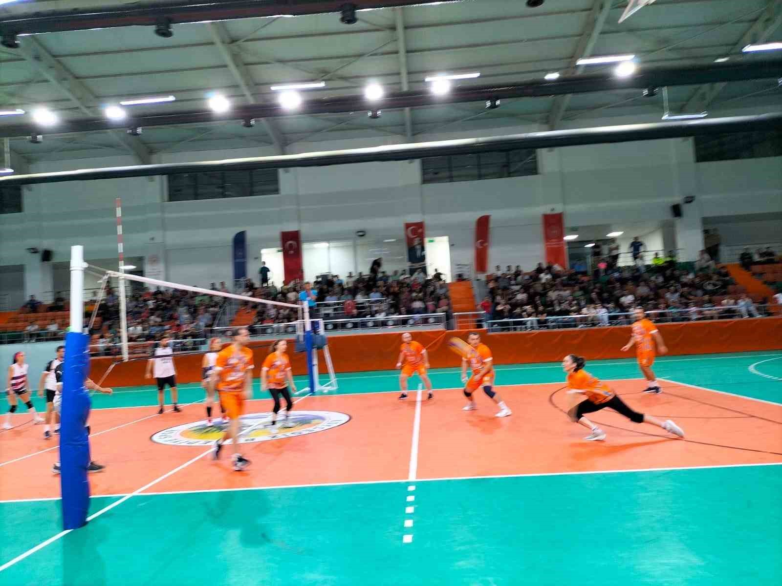 Köyceğiz’de Voleybol Cumhuriyet Kupası sahibini buldu