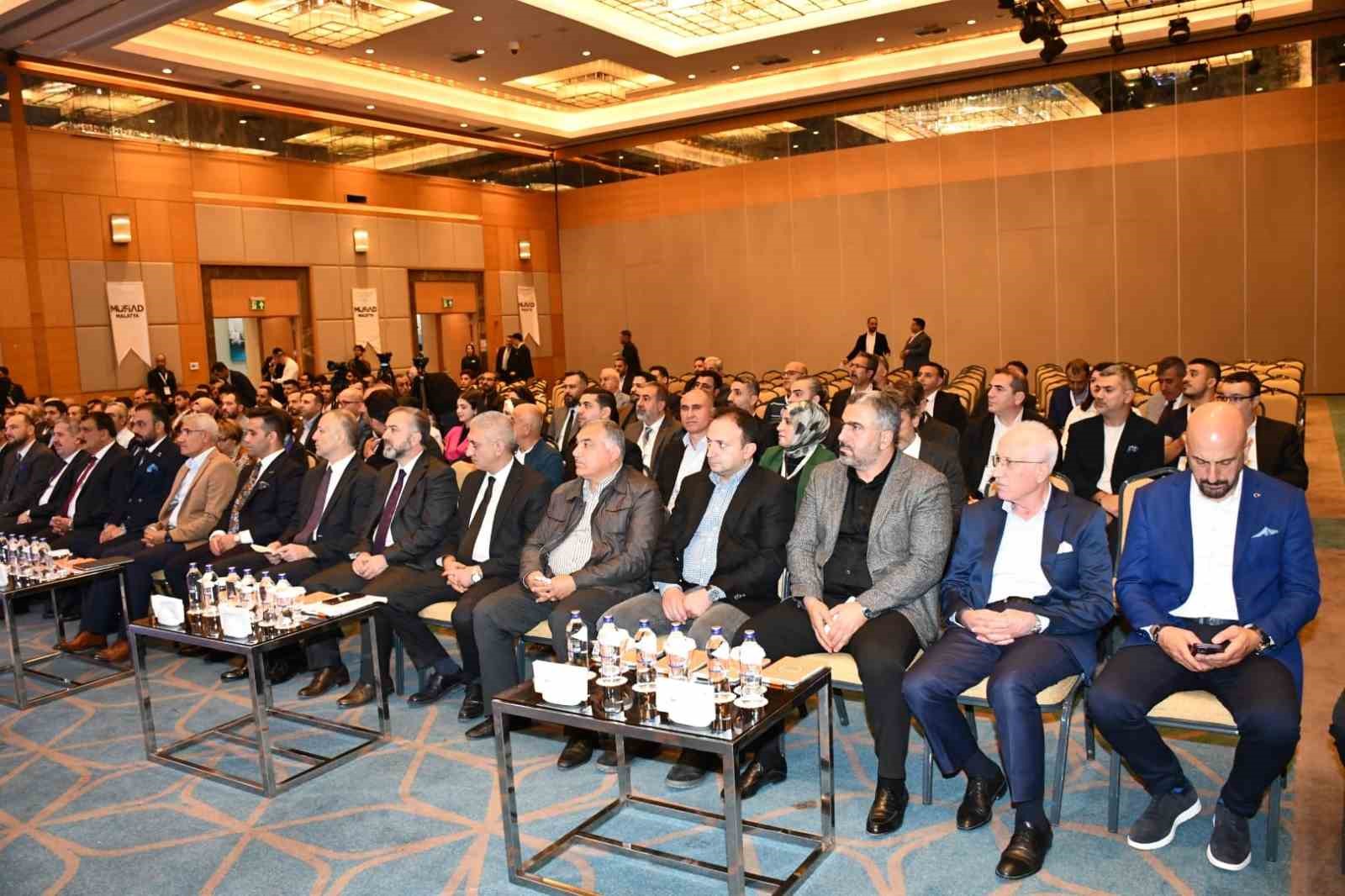 “Türkiye Yüzyılı’nda Tekstilin Geleceği” konuşuldu