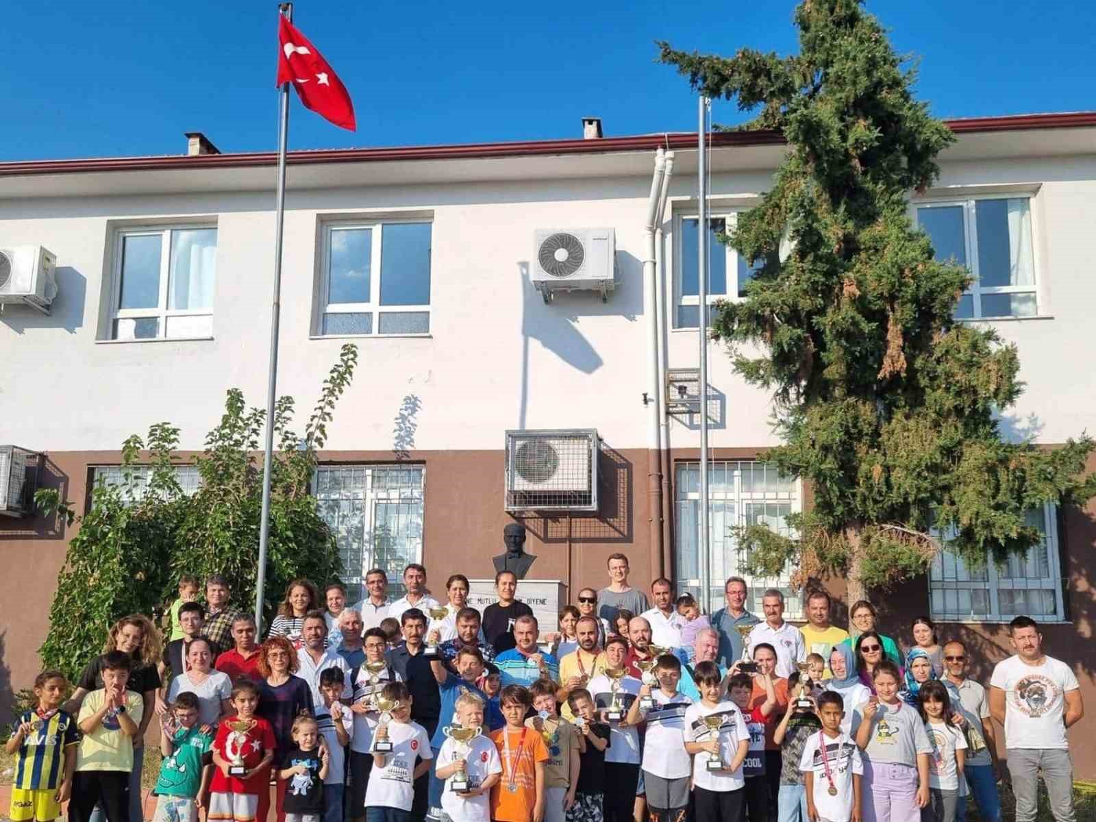 Köyceğiz’de ’100. Yılında Cumhuriyet Satranç Turnuvası’ tamamlandı