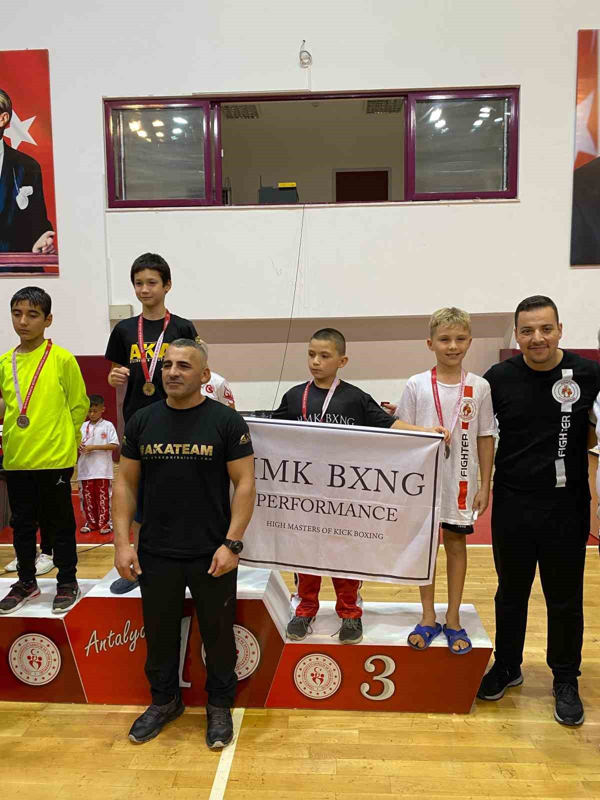 Kemer Belediyesi Kick Boks Takımı’ndan 6 madalya
