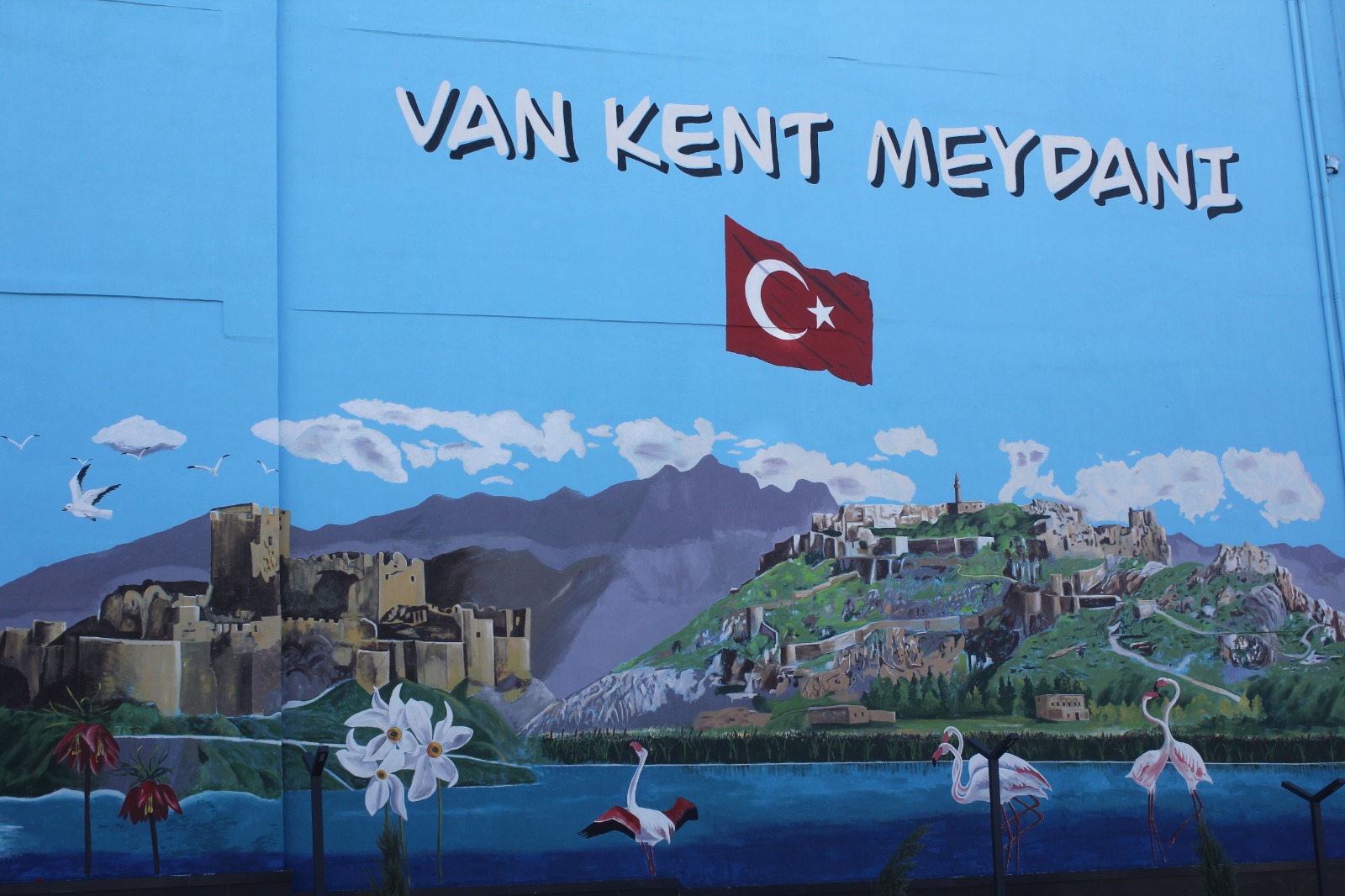 Kent meydanı Van’a yeni bir çehre kazandırıyor