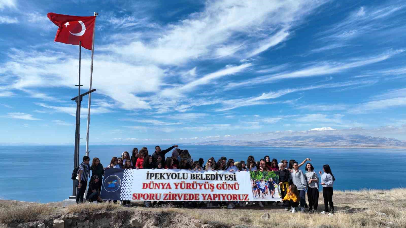 Kadınlar, sporu 2 bin 700 yıllık kalenin zirvesine taşıdı
