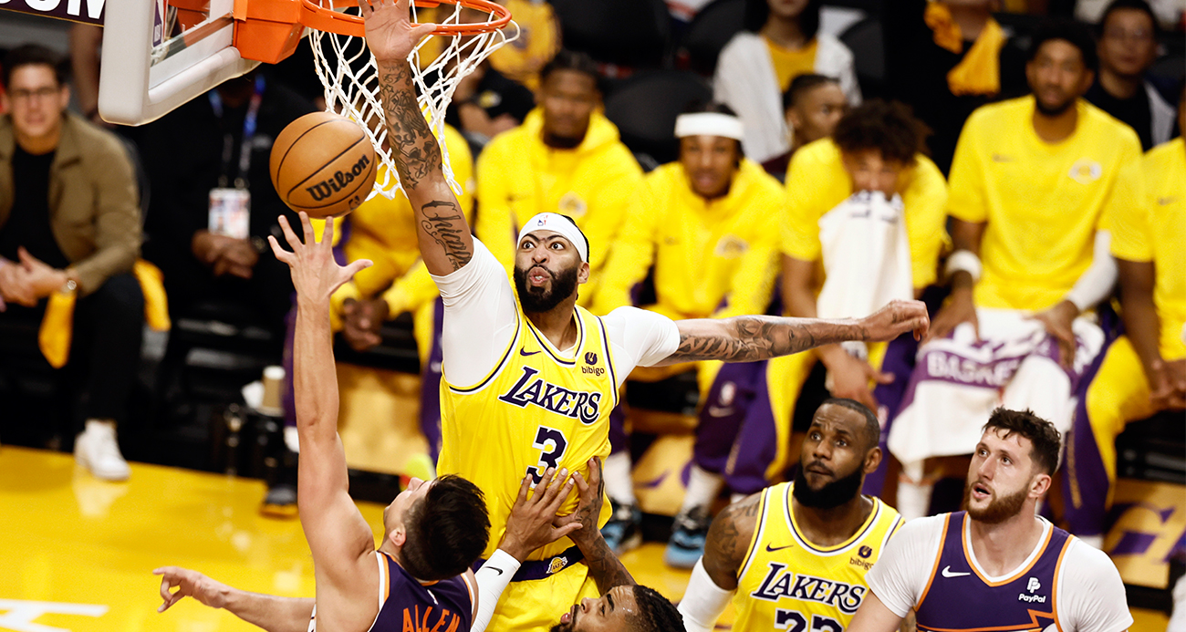 Lakers, Suns’ı yenerek ilk galibiyetini aldı